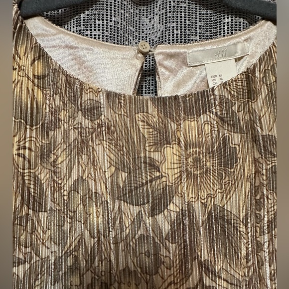 Lovely pleated H&M dress - Picture 3 of 6